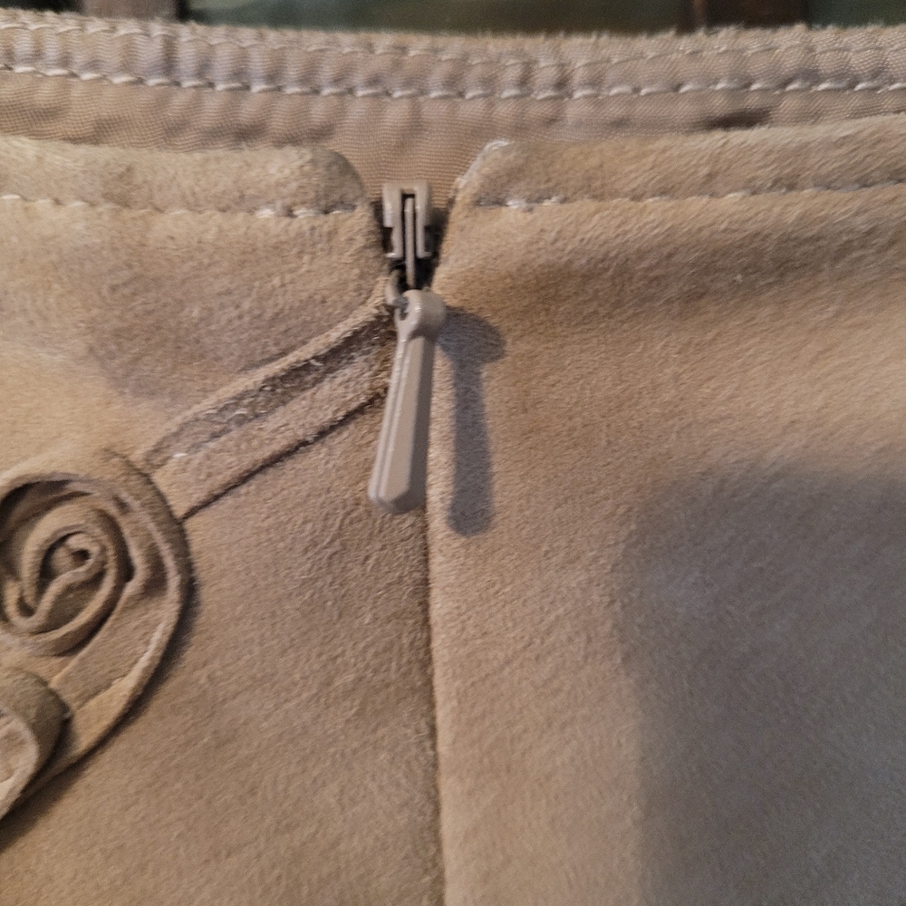 Lafayette 148 genuine suede textured flare skirt- 18.           F23 - Picture 5 of 10